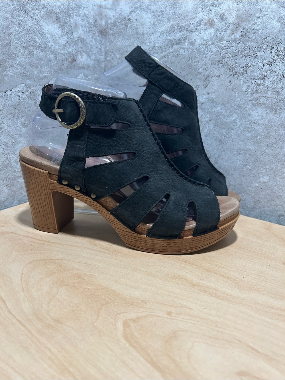 Dansko Demetra taupe nubuck size Eu 38